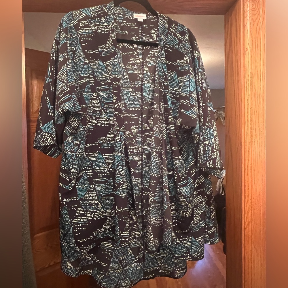 Lularoe Lindsay cardigan silky feel, size large (fits sizes 18-22)